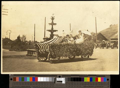 Float, 1st Congregational Church., c. 1915 [b001] [022] show page link