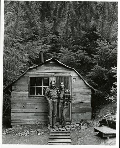 Ruth and Jean Mountaingrove in front of their cabin, by Tee Corinne (2) [PH265] [pb031] [f023] [001]